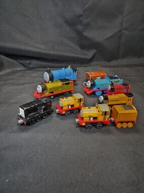 Thomas the Choo Choo Engine & Friends 5 Diecast Trains And 5 Plastic Ones..
